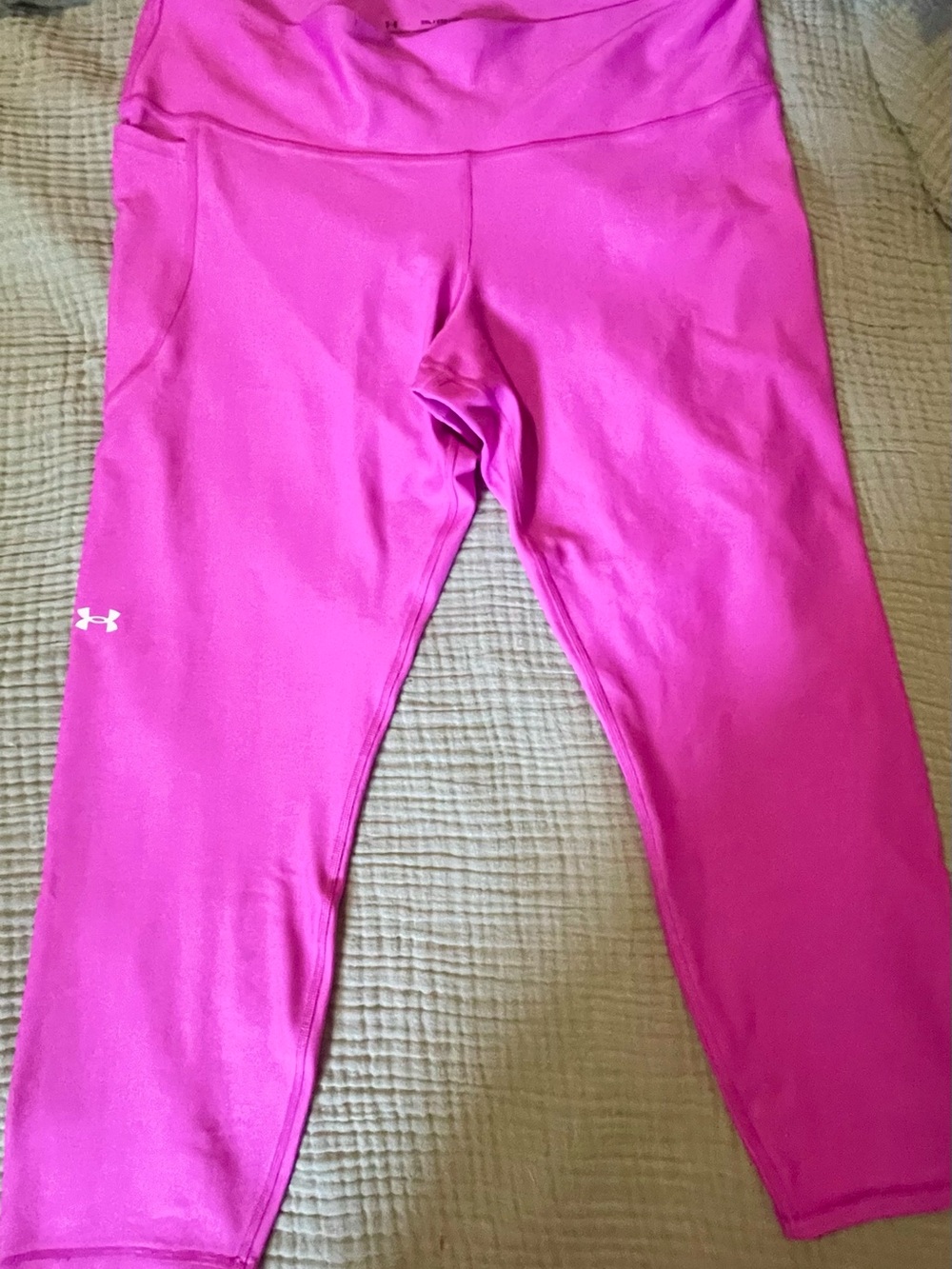Under Armour Hot Pink Cropped Athletic Leggings with Side Pocket - Size 2XL